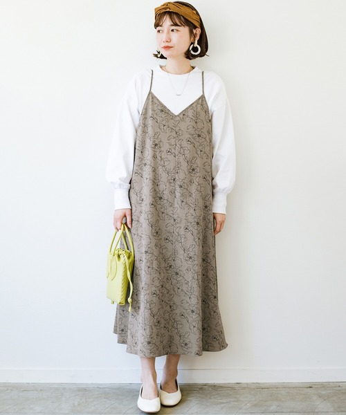 ワンピース総柄だけど大人っぽい シンプルトップスに合わせて華やぐ Haco ハコ のファッション オリジナルプリントの花柄キャミワンピース ワンピース
