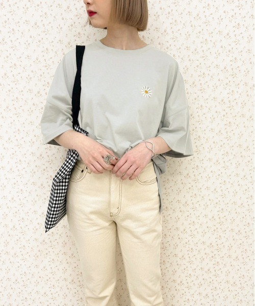 apres jour(アプレジュール)の「アソートスリット入りビッグT【ZOZOTOWN限定アイテム】(Tシャツ/カットソー・レディース・ブラック系その他/オフホワイト/サックスブルー/ホワイト系その他2/ラベンダー/ライトピンク/ホワイト系その他/ブラック/アイボリー/ミント・X-LARGE/フリー)」の8枚目の写真