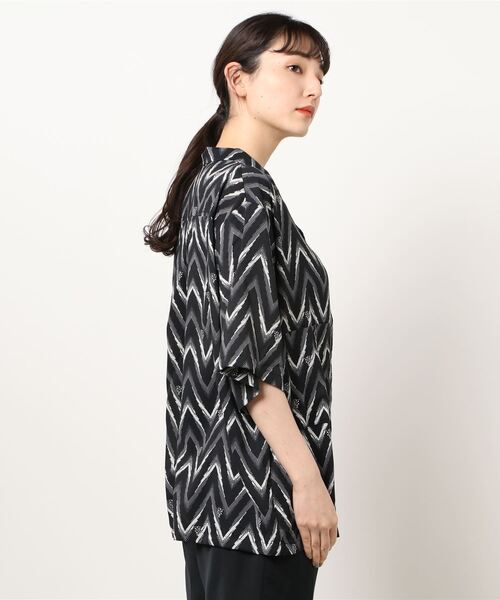 179/WG(イチナナキュウダブルジー)の「ジグザグ柄開襟シャツ(シャツ/ブラウス・レディース・オフホワイト/ブラック/ベージュ・MEDIUM)」の20枚目の写真