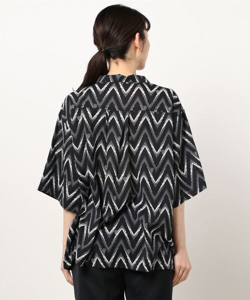 179/WG(イチナナキュウダブルジー)の「ジグザグ柄開襟シャツ(シャツ/ブラウス・レディース・オフホワイト/ブラック/ベージュ・MEDIUM)」の8枚目の写真