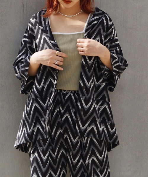 179/WG(イチナナキュウダブルジー)の「ジグザグ柄開襟シャツ(シャツ/ブラウス・レディース・オフホワイト/ブラック/ベージュ・MEDIUM)」の2枚目の写真