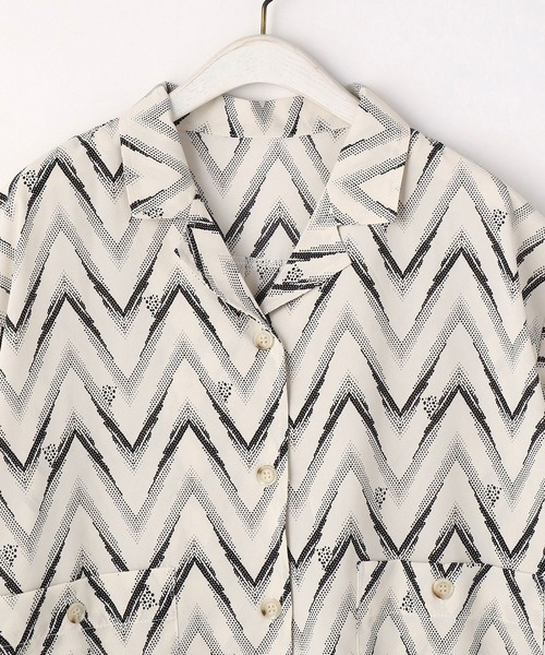 179/WG(イチナナキュウダブルジー)の「ジグザグ柄開襟シャツ(シャツ/ブラウス・レディース・オフホワイト/ブラック/ベージュ・MEDIUM)」の4枚目の写真