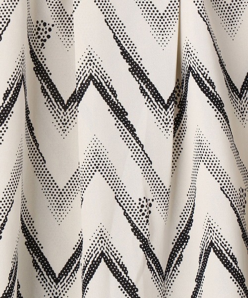 179/WG(イチナナキュウダブルジー)の「ジグザグ柄開襟シャツ(シャツ/ブラウス・レディース・オフホワイト/ブラック/ベージュ・MEDIUM)」の10枚目の写真