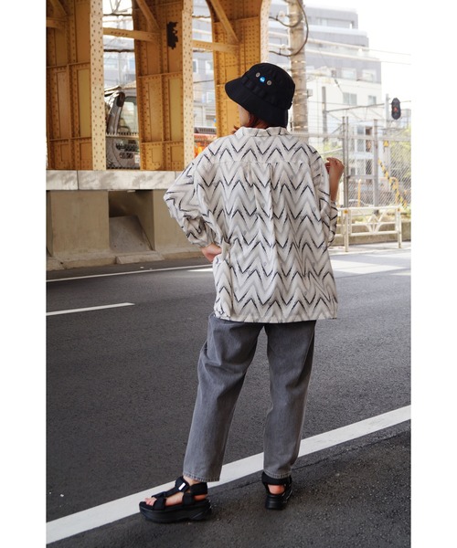 179/WG(イチナナキュウダブルジー)の「ジグザグ柄開襟シャツ(シャツ/ブラウス・レディース・オフホワイト/ブラック/ベージュ・MEDIUM)」の13枚目の写真
