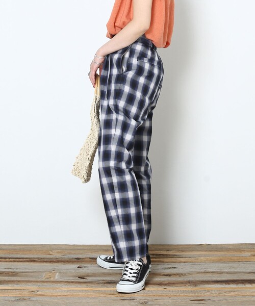 FREAK'S STORE(フリークスストア)の「▽【WEB限定】チェックテーパードパンツ(スラックス・レディース・ブラック/ブラウン/ピンク/ブルー/ネイビー・SMALL/MEDIUM)」の4枚目の写真