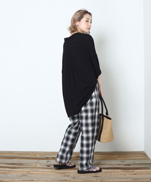 FREAK'S STORE(フリークスストア)の「▽【WEB限定】チェックテーパードパンツ(スラックス・レディース・ブラック/ブラウン/ピンク/ブルー/ネイビー・SMALL/MEDIUM)」の8枚目の写真