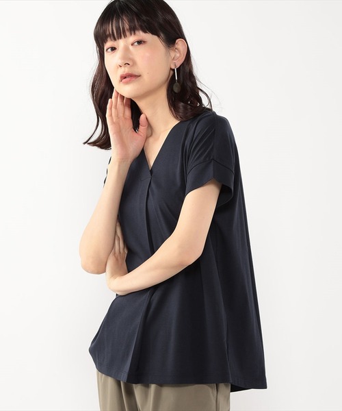 Petit Honfleur（プチオンフルール）の「接触冷感Ｖネックプルオーバー（Tシャツ/カットソー・レディース・チャコールグレー/ネイビー/カーキ/オレンジ/ブルー/モカ・M/L）」の5枚目の写真