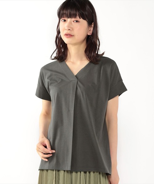 Petit Honfleur（プチオンフルール）の「接触冷感Ｖネックプルオーバー（Tシャツ/カットソー・レディース・チャコールグレー/ネイビー/カーキ/オレンジ/ブルー/モカ・M/L）」の2枚目の写真