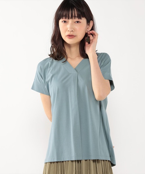 Petit Honfleur（プチオンフルール）の「接触冷感Ｖネックプルオーバー（Tシャツ/カットソー・レディース・チャコールグレー/ネイビー/カーキ/オレンジ/ブルー/モカ・M/L）」の6枚目の写真