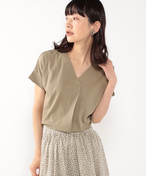Petit Honfleur（プチオンフルール）の「接触冷感Ｖネックプルオーバー（Tシャツ/カットソー・レディース・チャコールグレー/ネイビー/カーキ/オレンジ/ブルー/モカ・M/L）」の3枚目の写真