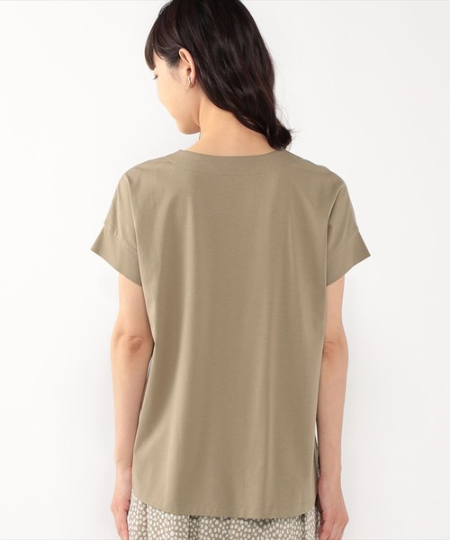 Petit Honfleur（プチオンフルール）の「接触冷感Ｖネックプルオーバー（Tシャツ/カットソー・レディース・チャコールグレー/ネイビー/カーキ/オレンジ/ブルー/モカ・M/L）」の9枚目の写真