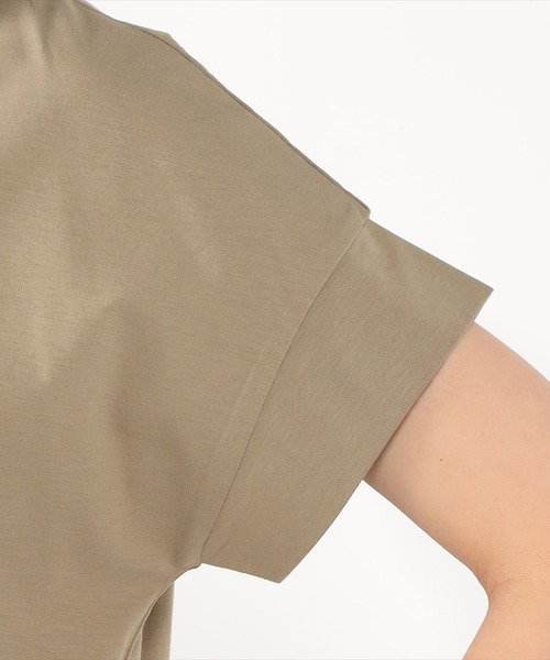 Petit Honfleur（プチオンフルール）の「接触冷感Ｖネックプルオーバー（Tシャツ/カットソー・レディース・チャコールグレー/ネイビー/カーキ/オレンジ/ブルー/モカ・M/L）」の11枚目の写真