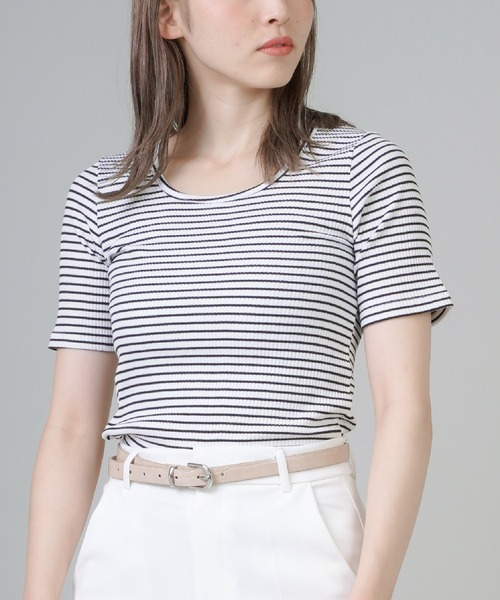 SPINNS（スピンズ）の「【11色展開】スクエアデザインリブカットソー（Tシャツ/カットソー・レディース・ラベンダー/テラコッタ/グレイッシュベージュ/ホワイト/ブラック/ブルー/ピンク/イエロー/ミント/モカ/ホワイト×ブラック/オレンジ/ダークブルー/レッド系その他・ONESIZE）」の2枚目の写真