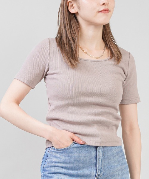 SPINNS（スピンズ）の「【11色展開】スクエアデザインリブカットソー（Tシャツ/カットソー・レディース・ラベンダー/テラコッタ/グレイッシュベージュ/ホワイト/ブラック/ブルー/ピンク/イエロー/ミント/モカ/ホワイト×ブラック/オレンジ/ダークブルー/レッド系その他・ONESIZE）」の4枚目の写真