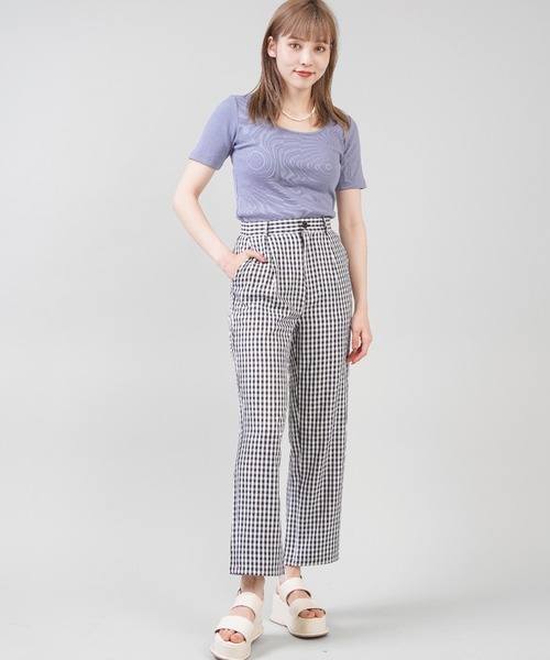 SPINNS（スピンズ）の「【11色展開】スクエアデザインリブカットソー（Tシャツ/カットソー・レディース・ラベンダー/テラコッタ/グレイッシュベージュ/ホワイト/ブラック/ブルー/ピンク/イエロー/ミント/モカ/ホワイト×ブラック/オレンジ/ダークブルー/レッド系その他・ONESIZE）」の21枚目の写真