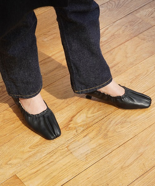 ETRE TOKYO（エトレトウキョウ）の「スクエアトゥギャザーパンプス（パンプス・レディース・ネイビー/オフホワイト/ブラック・36/38/37）」の14枚目の写真