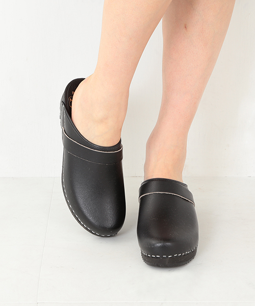 Ray BEAMS（レイビームス）の「【FUDGE 5月号掲載】MOHEDA TOFFELN / プレーン サボ（サンダル・レディース・ホワイト/ブラック・39/38/35/36/37）」の4枚目の写真