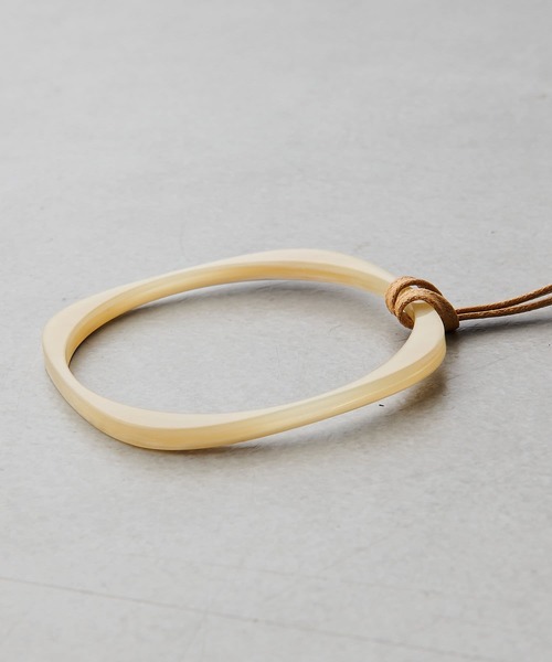 BEARDSLEY(ビアズリー)の「軽いから気軽につけられる水牛の角を使ったモチーフ《CATH.S》ネックレス(ネックレス・レディース・ベージュ・FREE)」の4枚目の写真