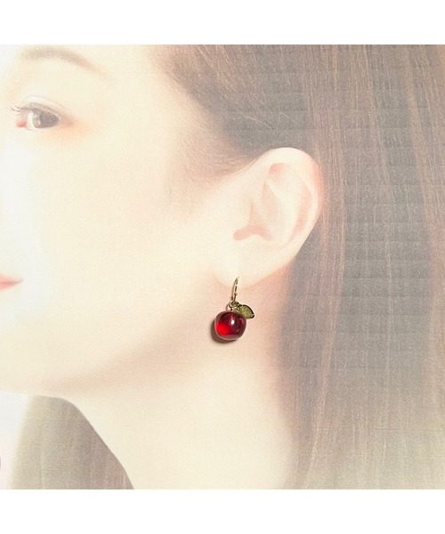 tone（トーン）の「【Arivenalice】ころんと可愛いりんごのピアス(MA)（ピアス（両耳用）・レディース・レッド・FREE）」の4枚目の写真