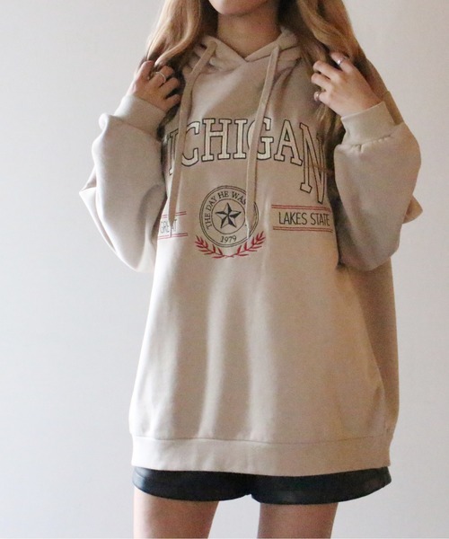 one way(ワンウェイ)の「【oneway Jeans】MICHIGAN刺繍ロゴパーカー(パーカー・メンズ・ブラック/ベージュ/レッド/ブルー/グリーン・FREE)」の2枚目の写真