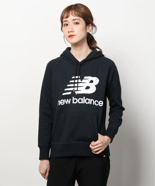NEW BALANCE(ニューバランス)の「Essentials スタックドロゴ フーディー(パーカー・レディース・ホワイト/ライトブルー/ライトパープル/ネイビー/グレー/ブラック・SMALL/MEDIUM/LARGE)」の2枚目の写真
