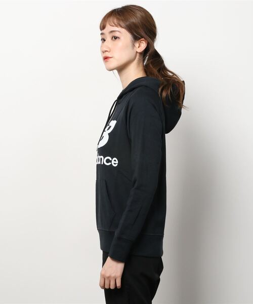 NEW BALANCE(ニューバランス)の「Essentials スタックドロゴ フーディー(パーカー・レディース・ホワイト/ライトブルー/ライトパープル/ネイビー/グレー/ブラック・SMALL/MEDIUM/LARGE)」の12枚目の写真