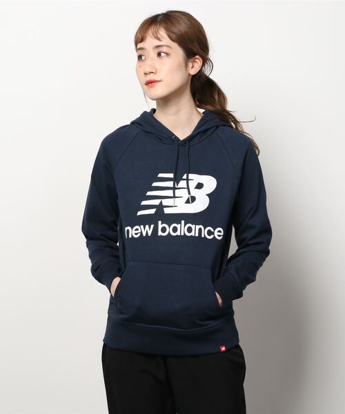 NEW BALANCE(ニューバランス)の「Essentials スタックドロゴ フーディー(パーカー・レディース・ホワイト/ライトブルー/ライトパープル/ネイビー/グレー/ブラック・SMALL/MEDIUM/LARGE)」の5枚目の写真