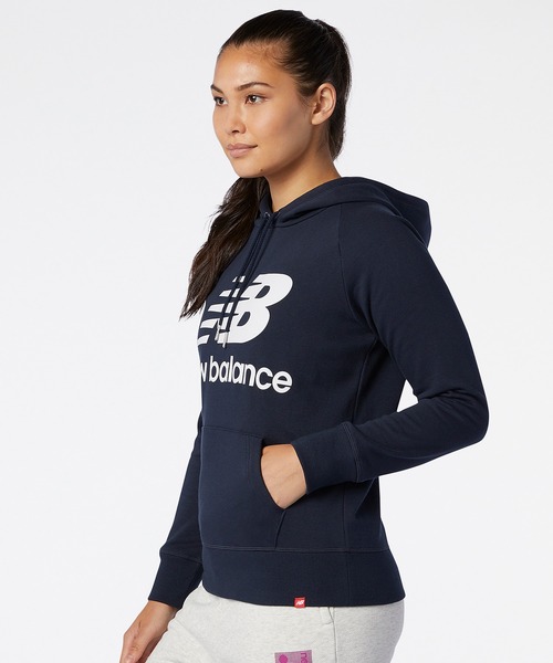 NEW BALANCE(ニューバランス)の「Essentials スタックドロゴ フーディー(パーカー・レディース・ホワイト/ライトブルー/ライトパープル/ネイビー/グレー/ブラック・SMALL/MEDIUM/LARGE)」の16枚目の写真