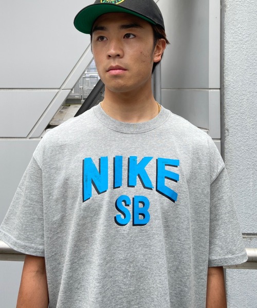 NIKE SB(ナイキエスビー)の「NIKE SB/ナイキエスビー ブランドロゴ グラフィック スケートボードTシャツ DN7288-063(Tシャツ/カットソー・メンズ・グレー・2XL/M/L/XS/XL/S)」の13枚目の写真