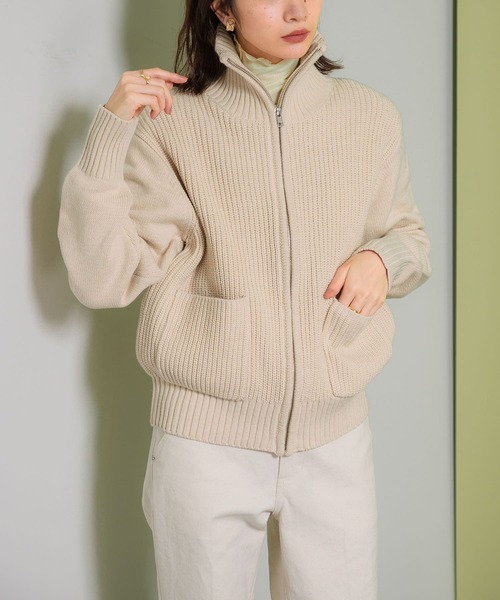 KBF(ケイビーエフ)の「スタンドカラーカーディガン(ニット/セーター・レディース・ピンク/ブルー系その他/ライトベージュ・ONE)」の4枚目の写真