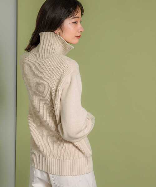 KBF(ケイビーエフ)の「スタンドカラーカーディガン(ニット/セーター・レディース・ピンク/ブルー系その他/ライトベージュ・ONE)」の6枚目の写真