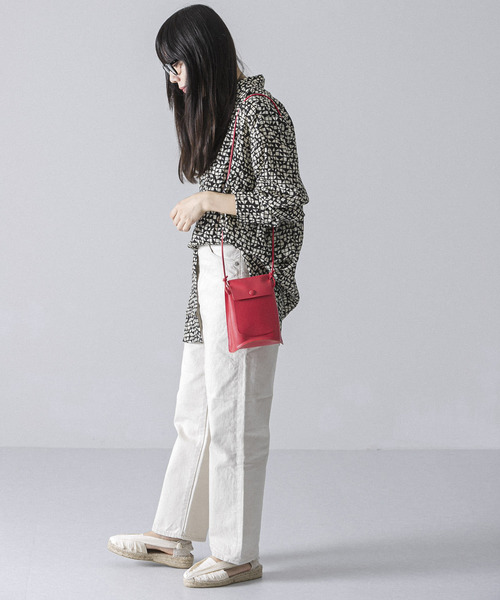 MARROW（マロウ）の「『別注』『Gina 2022Spring掲載』MARROW×URBAN RESEARCH　BENT POUCH（ショルダーバッグ・レディース・レッド・-）」の5枚目の写真