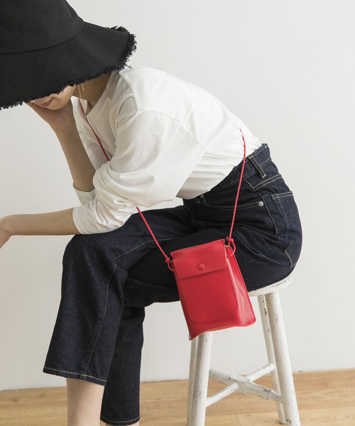 MARROW（マロウ）の「『別注』『Gina 2022Spring掲載』MARROW×URBAN RESEARCH　BENT POUCH（ショルダーバッグ・レディース・レッド・-）」の7枚目の写真