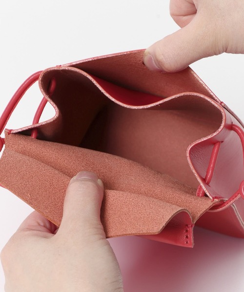 MARROW（マロウ）の「『別注』『Gina 2022Spring掲載』MARROW×URBAN RESEARCH　BENT POUCH（ショルダーバッグ・レディース・レッド・-）」の15枚目の写真