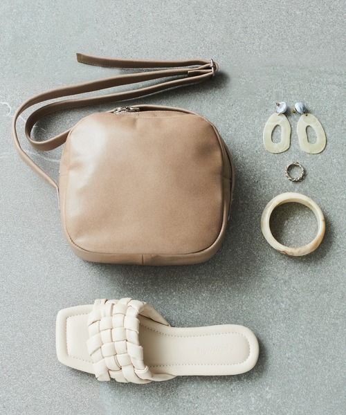 TIDEWAY(タイドウェイ)の「【TIDEWAY】ICY Shoulder Bag(ショルダーバッグ・レディース・ブラック/グレイッシュベージュ・FREE)」の2枚目の写真