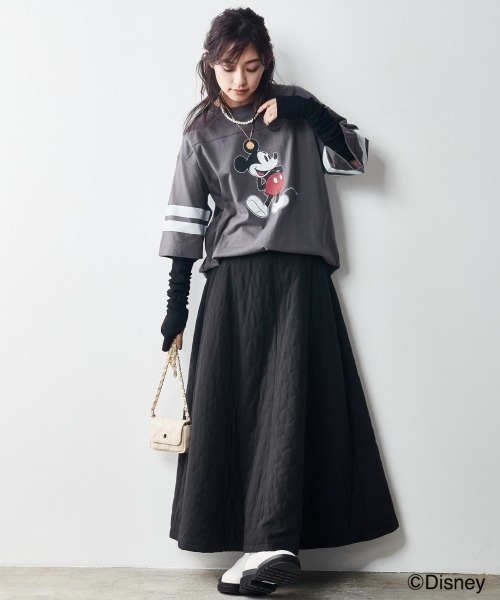 Disney（ディズニー）の「大きいサイズ ディズニー ミッキー/ヴィンテージ風プリント袖ラインバックロゴTシャツ（Tシャツ/カットソー・レディース・チャコールグレー/ベージュ/ネイビー・LL/L/4L/3L）」の12枚目の写真
