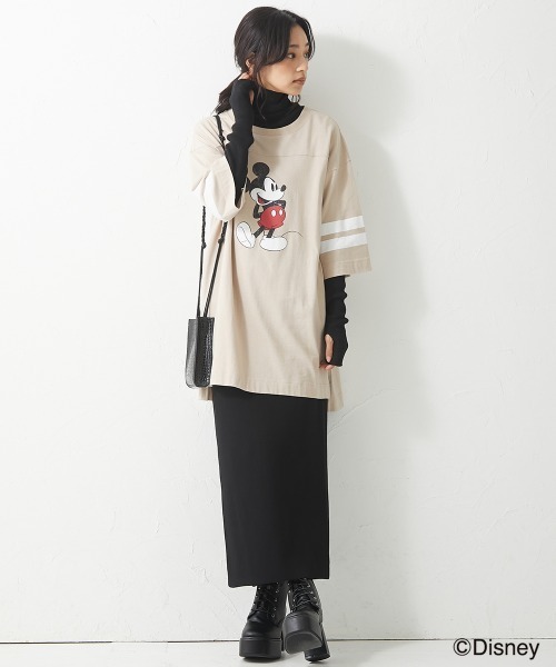 Disney（ディズニー）の「大きいサイズ ディズニー ミッキー/ヴィンテージ風プリント袖ラインバックロゴTシャツ（Tシャツ/カットソー・レディース・チャコールグレー/ベージュ/ネイビー・LL/L/4L/3L）」の20枚目の写真
