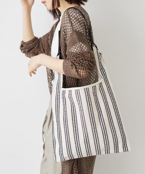 Green Parks(グリーンパークス)の「・ストライプショルダートートバッグ(トートバッグ・レディース・ブラック/レッド・FREE)」の1枚目の写真