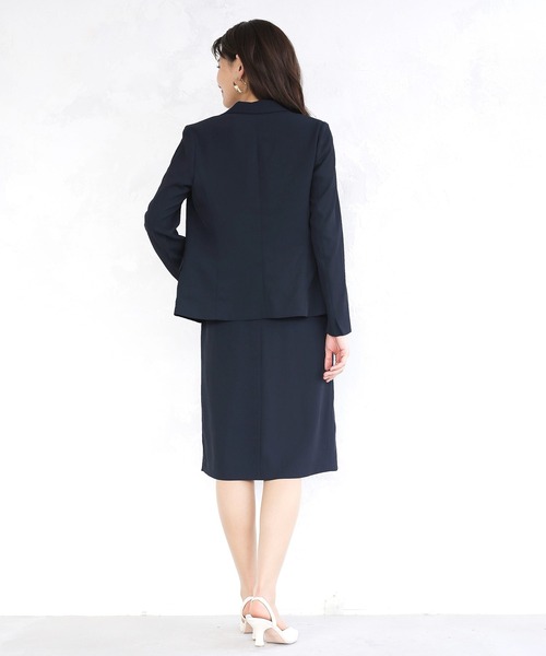 WHITE JOOLA（ホワイトジョーラ）の「【洗濯機で洗える＆防シワ】強撚ポリストレッチ・テーラードジャケット（テーラードジャケット・レディース・ベージュ/ネイビー/オフホワイト・11号/9号/7号）」の12枚目の写真