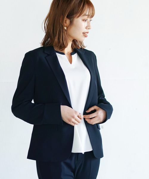 WHITE JOOLA（ホワイトジョーラ）の「【洗濯機で洗える＆防シワ】強撚ポリストレッチ・テーラードジャケット（テーラードジャケット・レディース・ベージュ/ネイビー/オフホワイト・11号/9号/7号）」の20枚目の写真