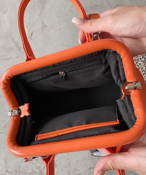 SHAGGIE（シャギー）の「エナメルミニグリップバッグ（ハンドバッグ・レディース・ホワイト/オレンジ/ブラック・FREE）」の15枚目の写真
