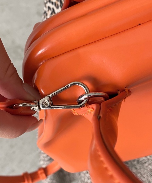 SHAGGIE（シャギー）の「エナメルミニグリップバッグ（ハンドバッグ・レディース・ホワイト/オレンジ/ブラック・FREE）」の17枚目の写真