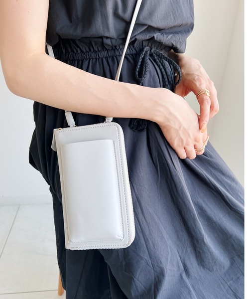 CLEA（クレア）の「【全10色/カラバリ豊富】スマホ/ウォレットSETフェイクレザー ショルダーバッグ（ショルダーバッグ・レディース・キャメル/ピンク/グリーン/グレー/オリーブ/ブラウン/ブルー/オレンジ/ブラック/アイボリー・FREE）」の11枚目の写真