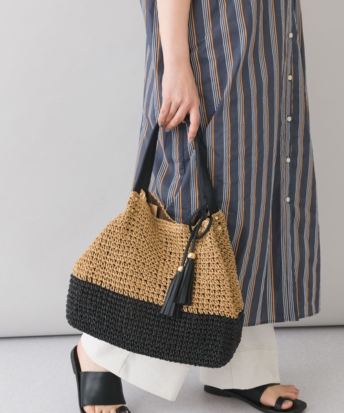 KATHARINE ROSS（キャサリンロス）の「【KATHARINE ROSS】タッセル2wayペーパートートバッグ WEB限定（かごバッグ・レディース・ベージュ/ネイビー/ブラウン/カーキ/ピンク・MEDIUM）」の2枚目の写真