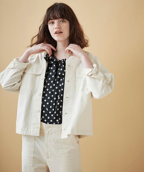 le.coeur blanc（ルクールブラン）の「バックサテンミリタリージャケット（ミリタリージャケット・レディース・アイボリー/カーキオリーブ・38）」の4枚目の写真
