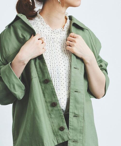 le.coeur blanc（ルクールブラン）の「バックサテンミリタリージャケット（ミリタリージャケット・レディース・アイボリー/カーキオリーブ・38）」の10枚目の写真