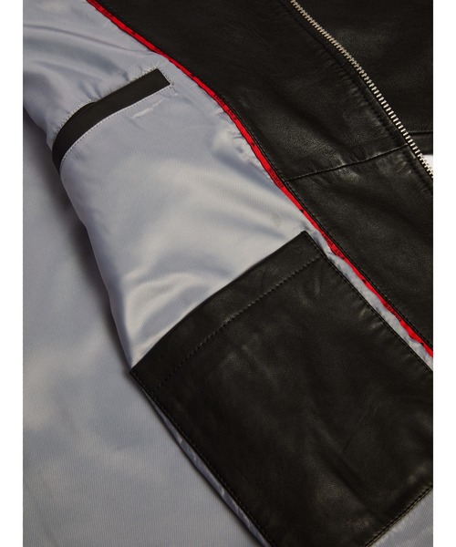 Guess(ゲス)の「Perfecto Leather Jacket(ライダースジャケット・メンズ・ブラック・SMALL/LARGE/MEDIUM/X-LARGE)」の5枚目の写真