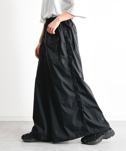 And A(アンドエー)の「Gramicci by F/CE. グラミチバイエフシーイー / F/CE x GRAMICCI WIDE TECH CULOTTE ワイドテックキュロット イージーパンツ(セットアップ) / GUP3-S3005(その他パンツ・メンズ・ブラック・MEDIUM/SMALL)」の1枚目の写真