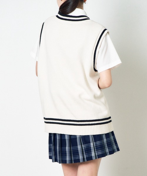WEGO（ウィゴー）の「WEGO/【25年春夏新色】ラインスクールニットベスト（ベスト・レディース・ベージュ/ネイビー/オフホワイト/サックスブルー/マスタード/ライトピンク・FREE）」の9枚目の写真