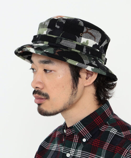 BEAMS PLUS(ビームスプラス)の「BEAMS PLUS / ウール チェック カモフラージュ プリント ジャングルハット(ハット・メンズ・ホワイト/レッド・ONE SIZE)」の5枚目の写真